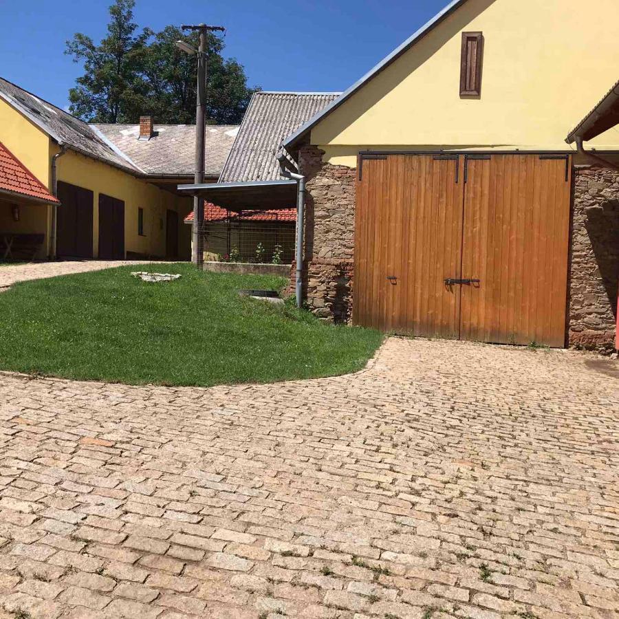 Kypruv Mlyn Villa Kninice ภายนอก รูปภาพ